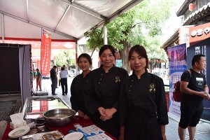 青州市青滬食品有限公司舉辦古街現場活動